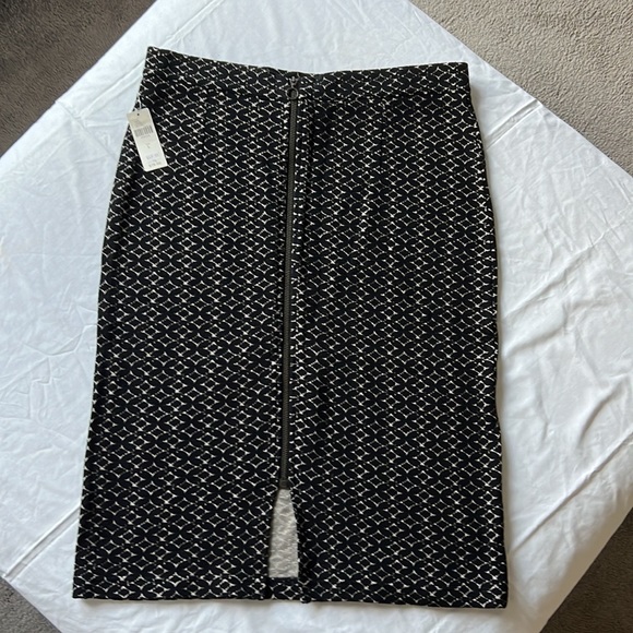 Meave printed black skirt - Picture 2 of 3